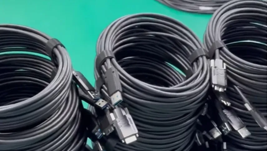 USB3 Hybrid Active Optical Cable for industrial camera link, AM to Micro-B, screwable secure locking